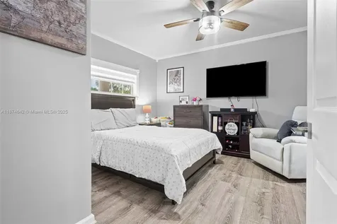 7951 NW 11th Street Pembroke Pines FL 33024