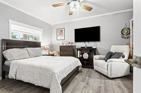 7951 NW 11th Street Pembroke Pines FL 33024