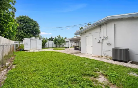 7951 NW 11th Street Pembroke Pines FL 33024