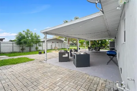 7951 NW 11th Street Pembroke Pines FL 33024