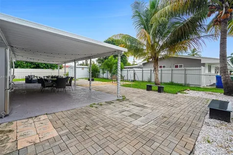 7951 NW 11th Street Pembroke Pines FL 33024