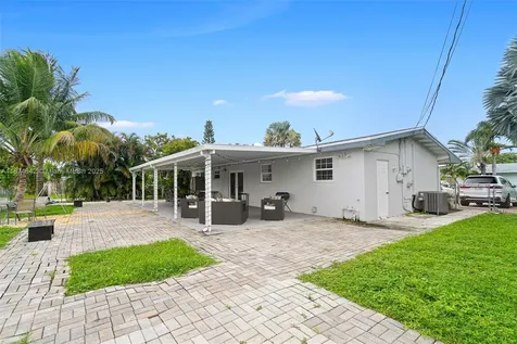 7951 NW 11th Street Pembroke Pines FL 33024