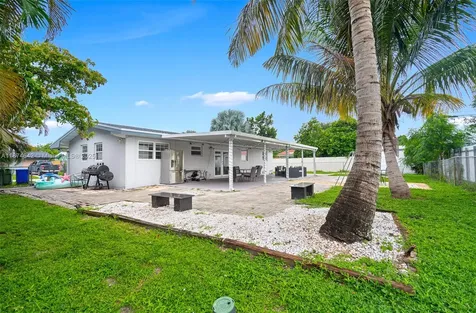 7951 NW 11th Street Pembroke Pines FL 33024