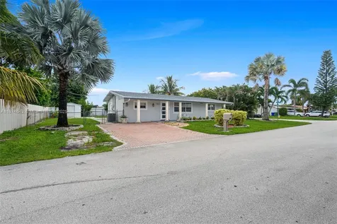 7951 NW 11th Street Pembroke Pines FL 33024