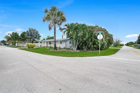 7951 NW 11th Street Pembroke Pines FL 33024