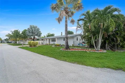 7951 NW 11th Street Pembroke Pines FL 33024
