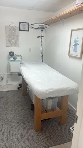 13726 Biscayne Boulevard North Miami Beach FL 33181