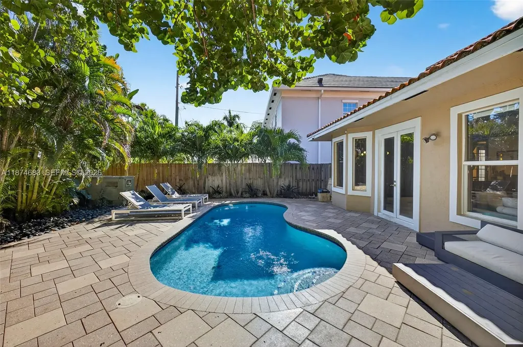 3325 NE 17th Court Fort Lauderdale FL 33305