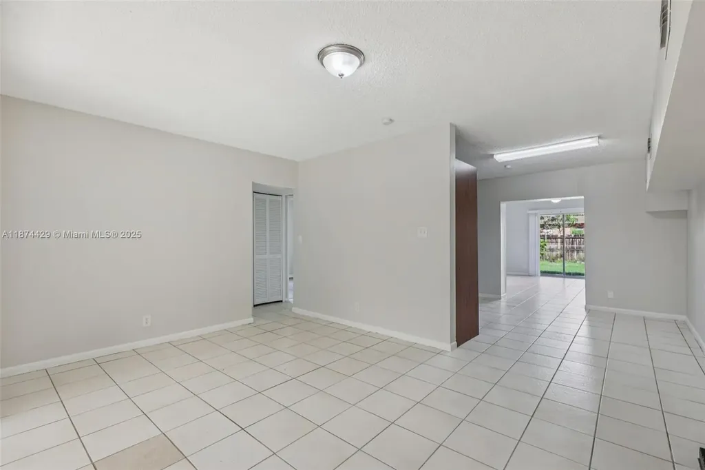 219 SW 21st Way Fort Lauderdale FL 33312