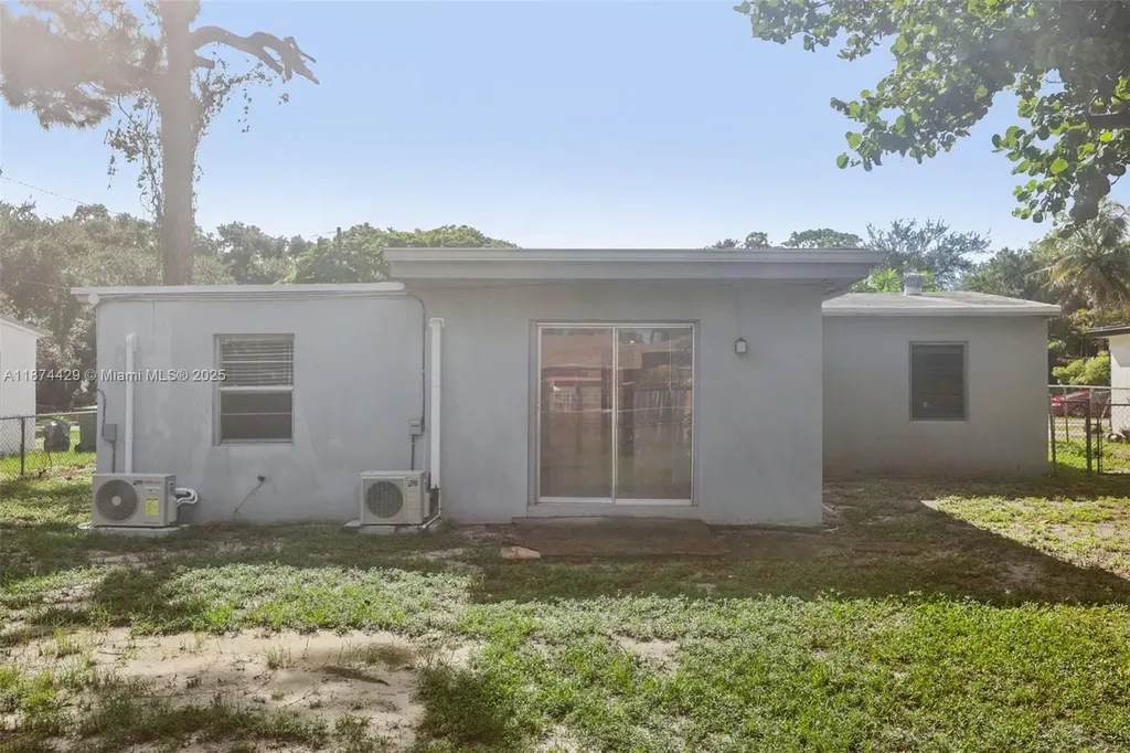 219 SW 21st Way Fort Lauderdale FL 33312