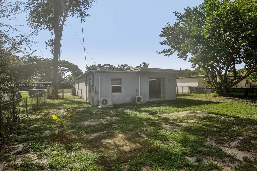 219 SW 21st Way Fort Lauderdale FL 33312