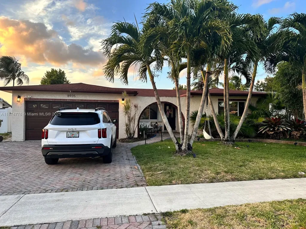 8935 NW 11th Street Pembroke Pines FL 33024