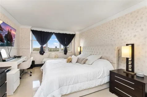 3180 S Ocean Drive Hallandale Beach FL 33009