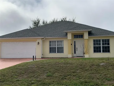 830 NE 10 Cape Coral FL 33909
