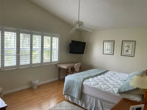 1095 Weeping Willow Way Hollywood FL 33019