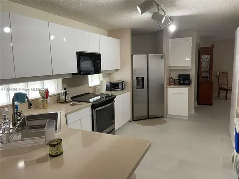 1095 Weeping Willow Way Hollywood FL 33019