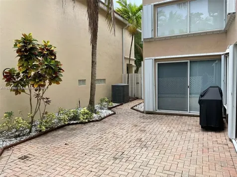 1095 Weeping Willow Way Hollywood FL 33019