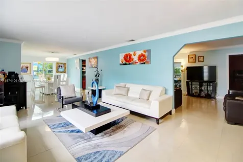 9411 NW 19th Street Pembroke Pines FL 33024