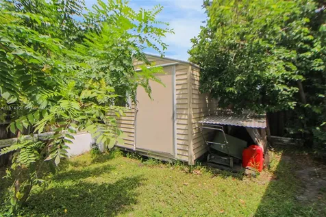 9411 NW 19th Street Pembroke Pines FL 33024