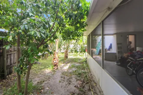 9411 NW 19th Street Pembroke Pines FL 33024
