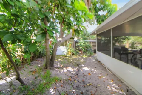 9411 NW 19th Street Pembroke Pines FL 33024