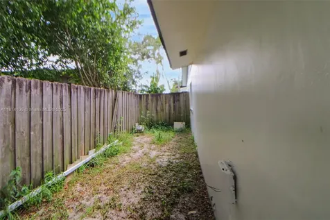9411 NW 19th Street Pembroke Pines FL 33024
