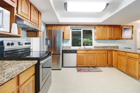 9411 NW 19th Street Pembroke Pines FL 33024