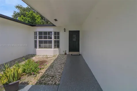 9411 NW 19th Street Pembroke Pines FL 33024