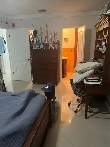 7521 SW 57th Terrace Miami FL 33143