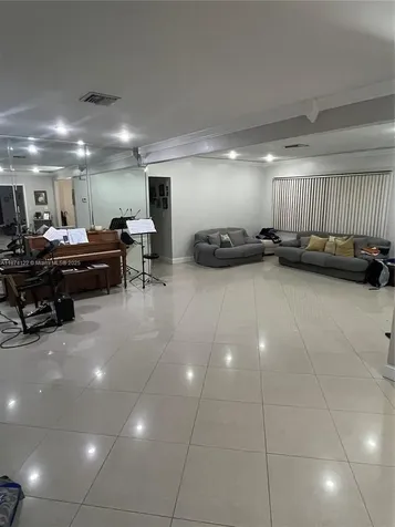 7521 SW 57th Terrace Miami FL 33143