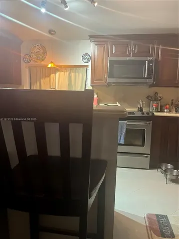7521 SW 57th Terrace Miami FL 33143