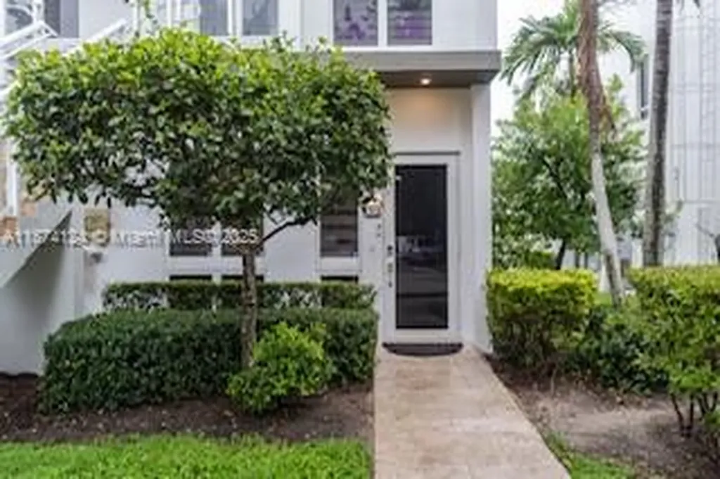 10255 NW 63 Terrace Doral FL 33178