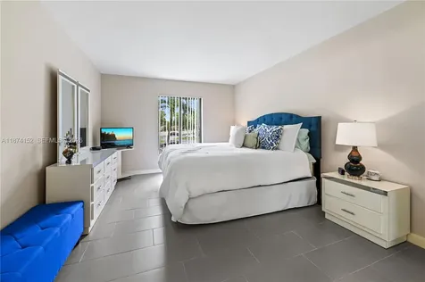 812 Sky Pine Way Green Acres FL 33415