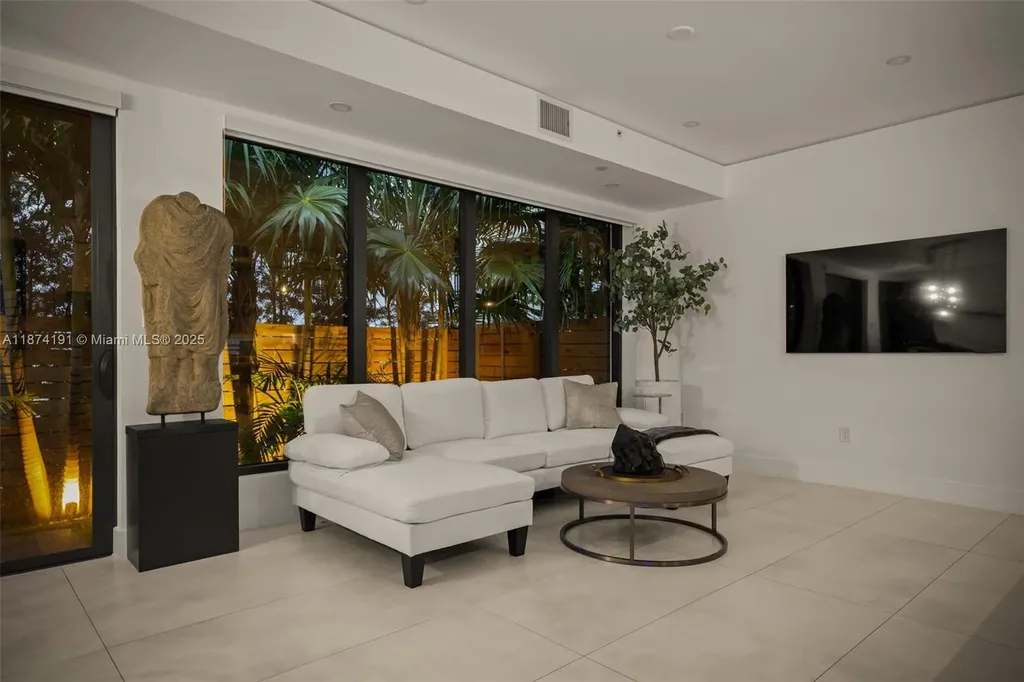 2679 NE 8th Avenue Fort Lauderdale FL 33334