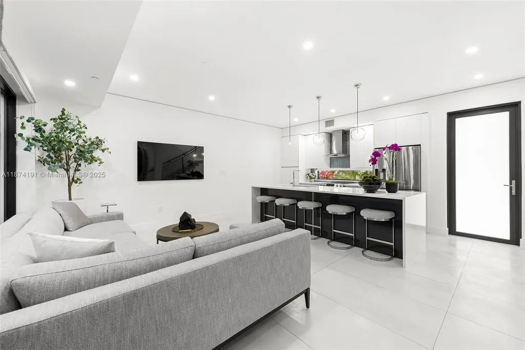 2679 NE 8th Avenue Fort Lauderdale FL 33334