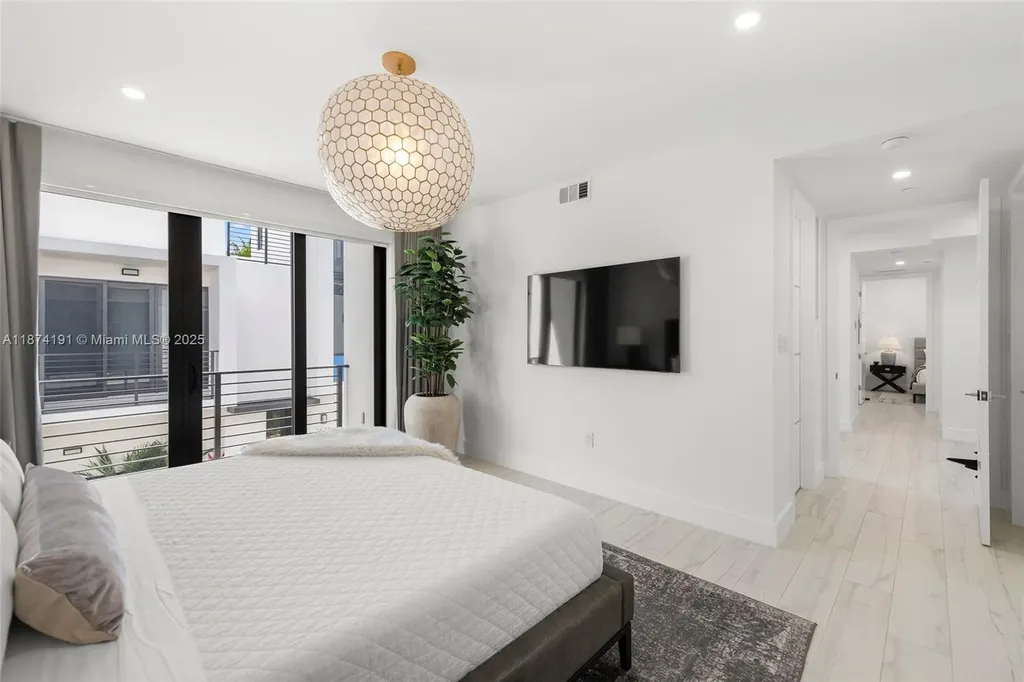 2679 NE 8th Avenue Fort Lauderdale FL 33334