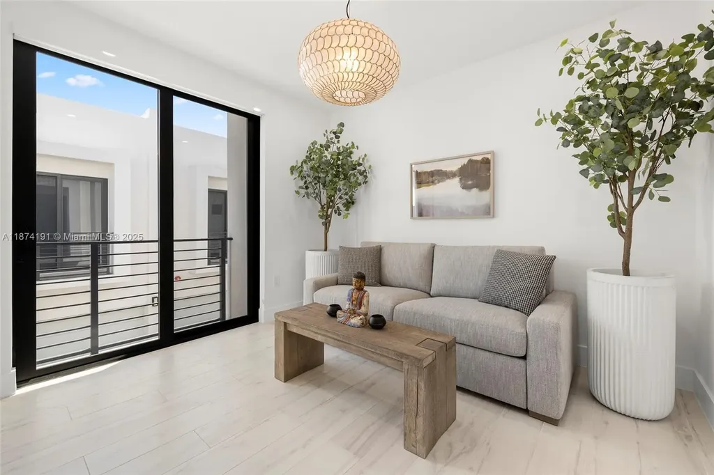 2679 NE 8th Avenue Fort Lauderdale FL 33334