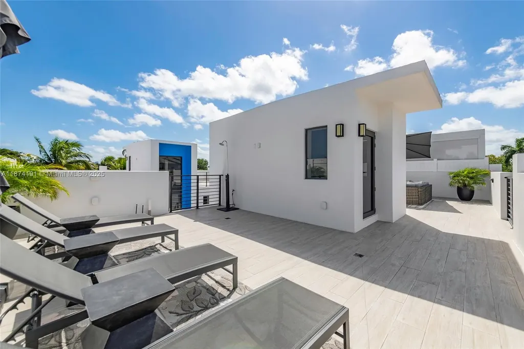 2679 NE 8th Avenue Fort Lauderdale FL 33334