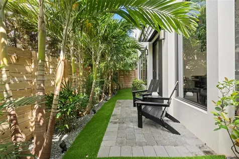 2679 NE 8th Avenue Fort Lauderdale FL 33334