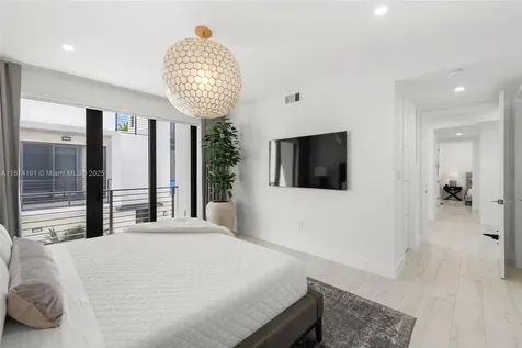 2679 NE 8th Avenue Fort Lauderdale FL 33334