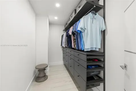 2679 NE 8th Avenue Fort Lauderdale FL 33334