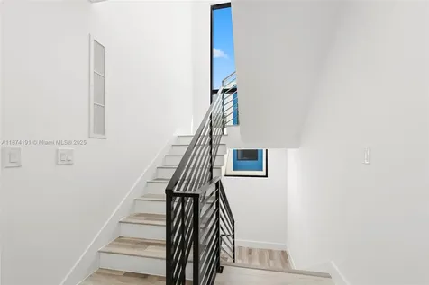 2679 NE 8th Avenue Fort Lauderdale FL 33334