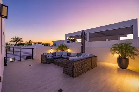 2679 NE 8th Avenue Fort Lauderdale FL 33334