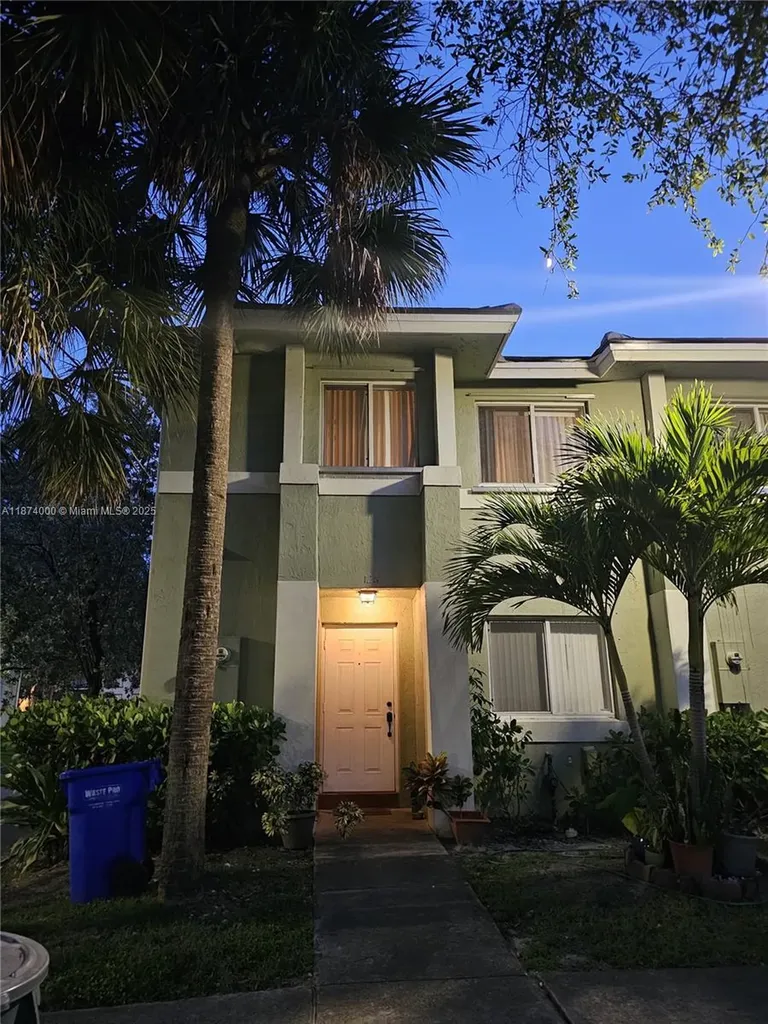 126 Hidden Court Road Hollywood FL 33023