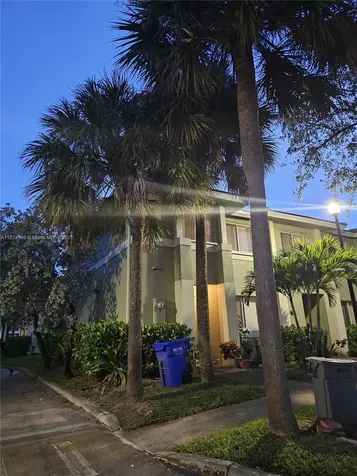 126 Hidden Court Road Hollywood FL 33023