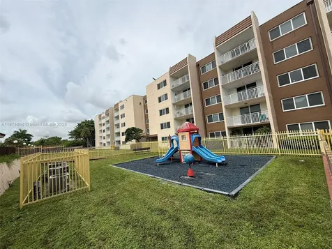 6940 Miami Gardens Drive Hialeah FL 33015