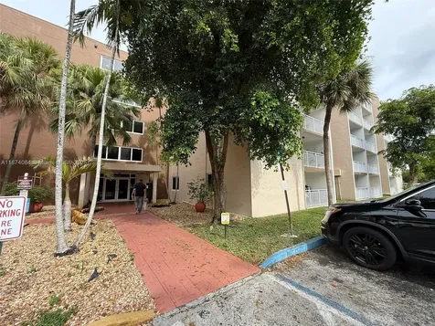 6940 Miami Gardens Drive Hialeah FL 33015