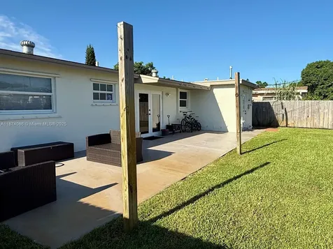 7681 Farragut Street Hollywood FL 33024