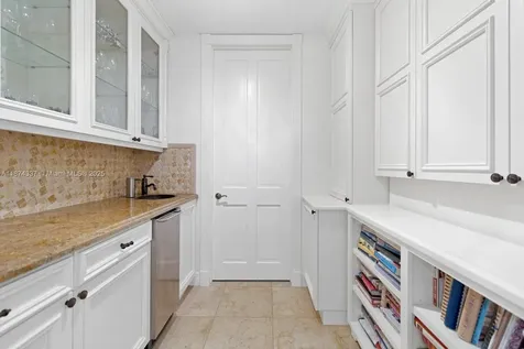 277 Veleros Court Coral Gables FL 33143