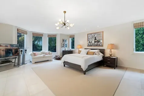 277 Veleros Court Coral Gables FL 33143